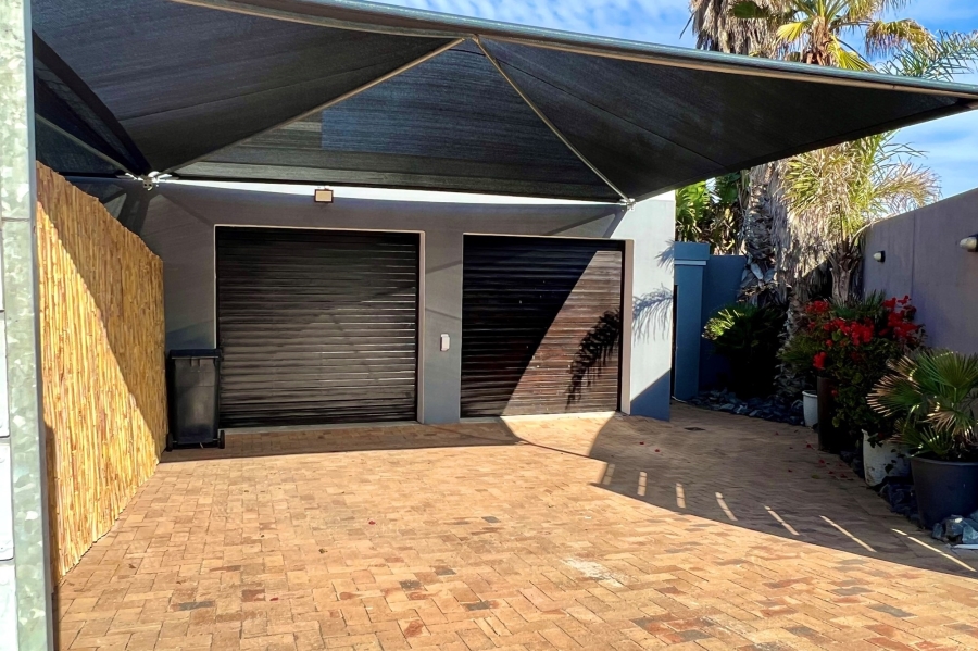 To Let 3 Bedroom Property for Rent in Van Riebeeckstrand Western Cape